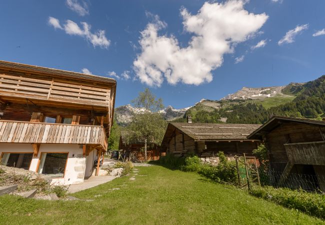 Chalet in La Clusaz - LCZ- Chalet Osmose 9*****Piscine-Sauna-Jacuzzi